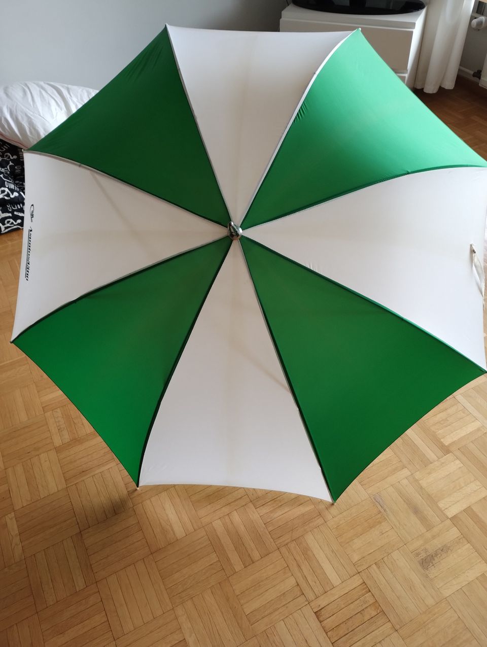 ISO sateenvarjo
