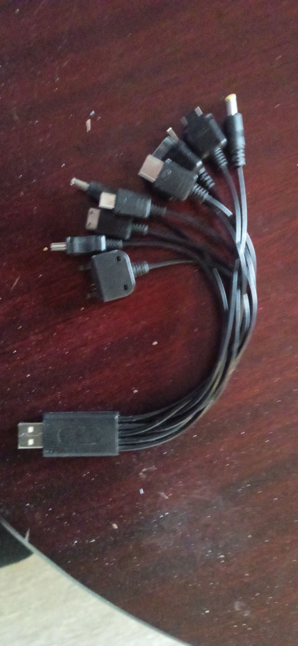 USB/adapteri käy 10 eri puhelimeen