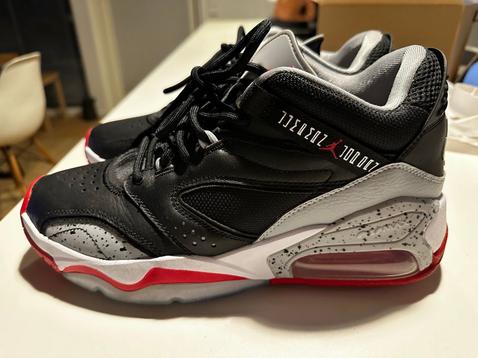 Nike Air Jordan kengät 42,5