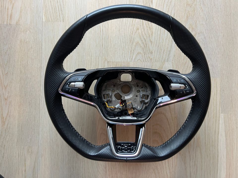 SKODA OCTAVIA - Steering wheel 5E3.419.093 5E3.959.542