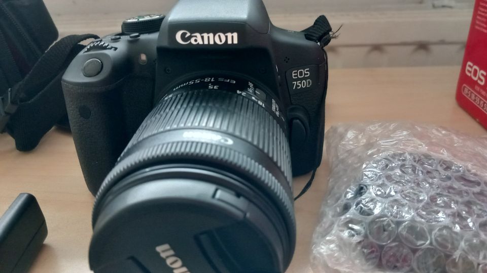 Camera Canon EOS750D