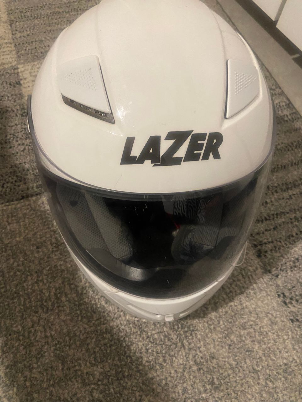 Myydään Lazer skootteri kypärä