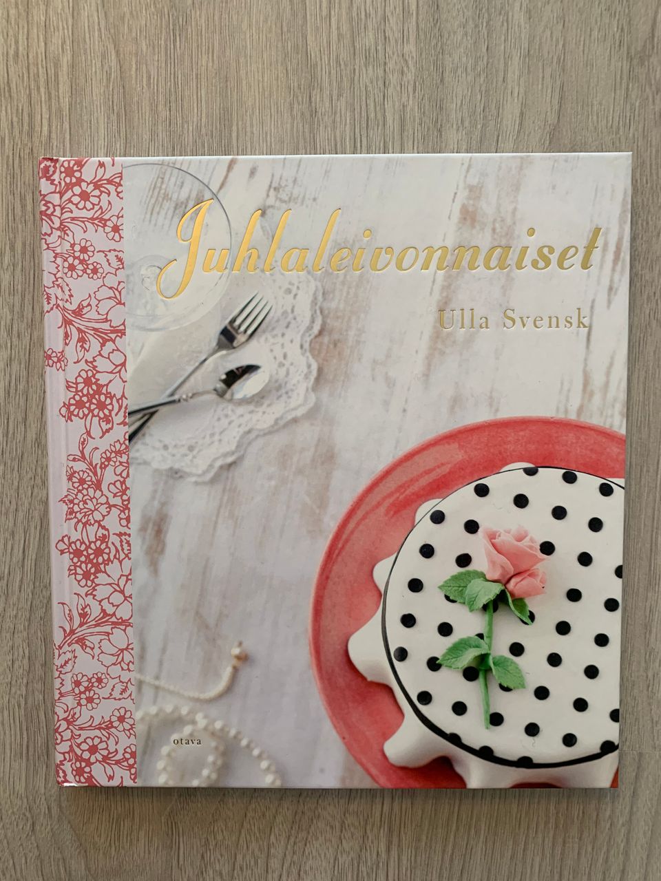 Ulla Svensk: Juhlaleivonnaiset, kuin uusi