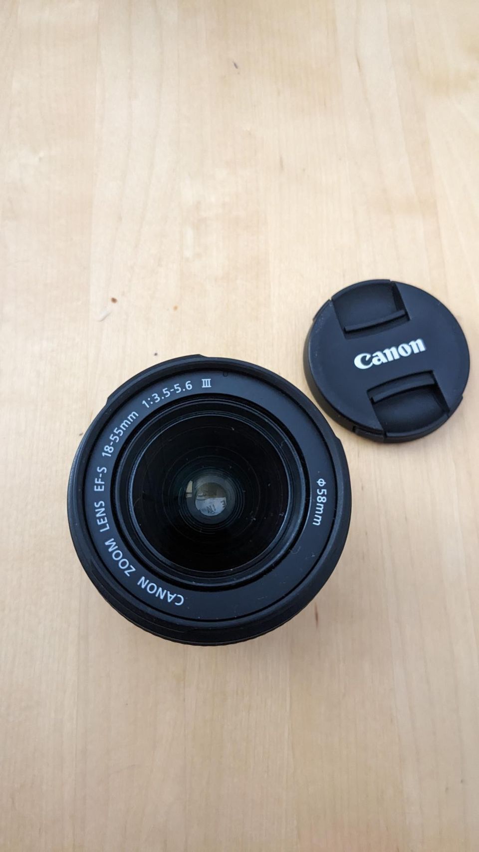 Canon EF-S 18-55mm f/3.5-5.6 III objektiivi