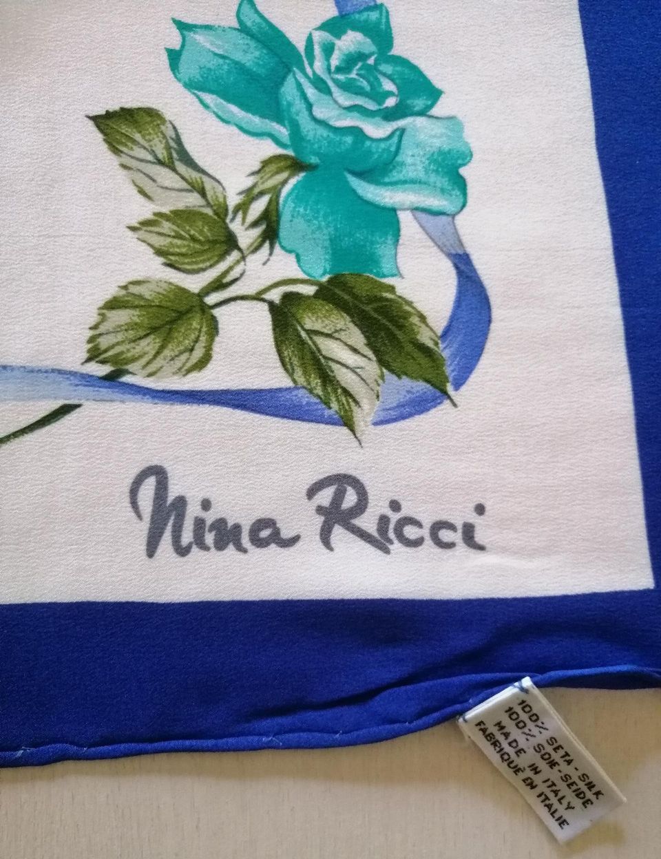 Iso silkkihuivi, Nina Ricci