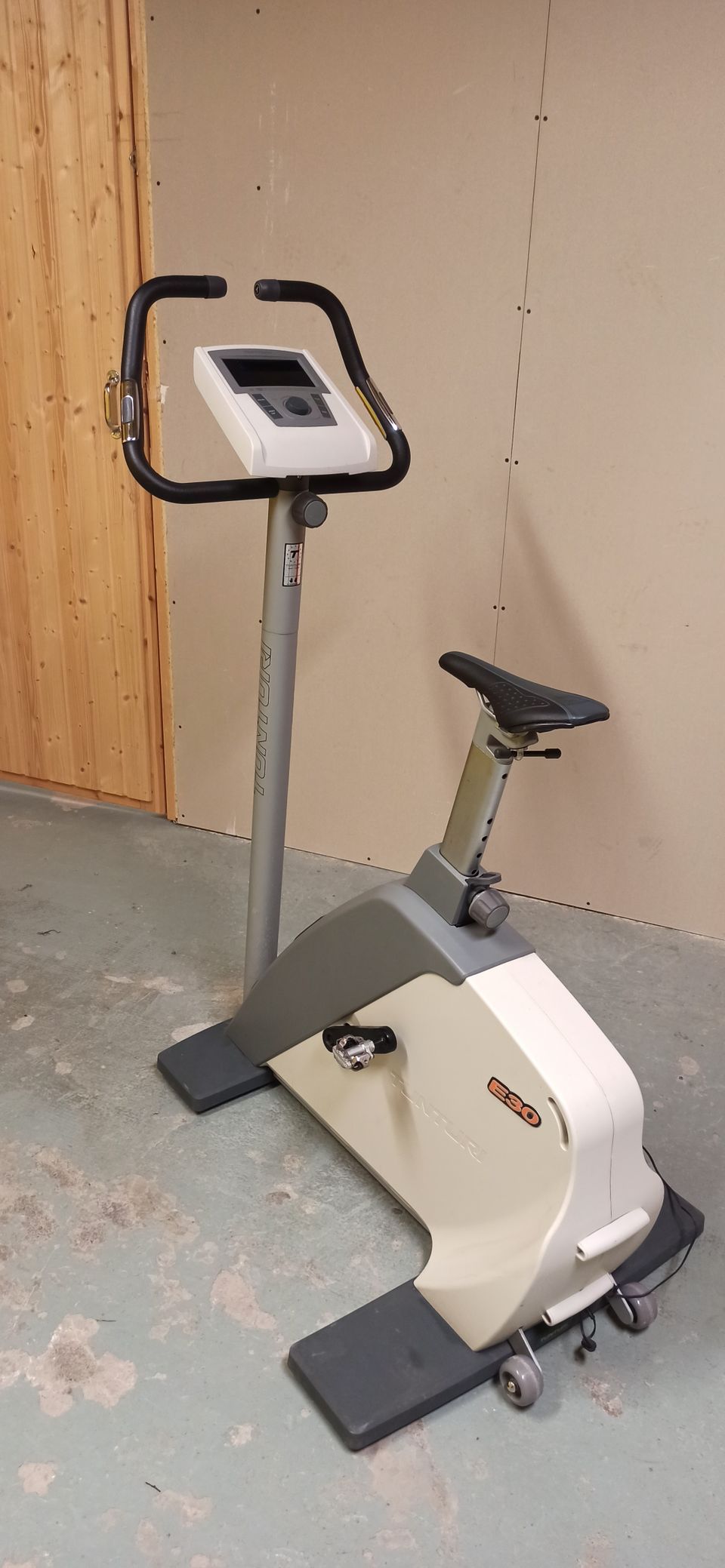 Kuntopyörä Tunturi E30. KUIN UUSI. Spinning