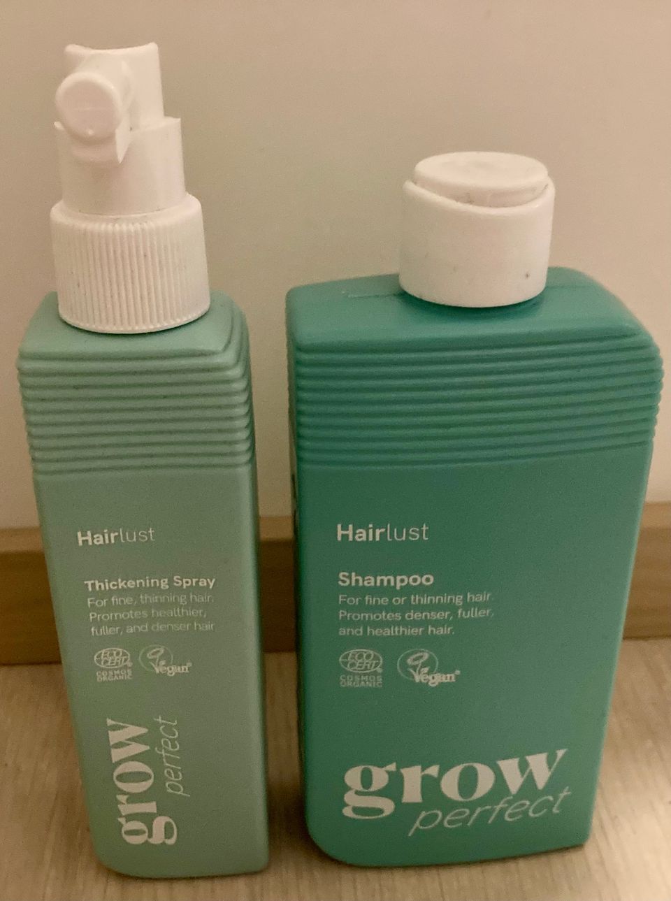 Hairlust tuuheuttava shampoo ja tuuheuttava hiuspohjan hoitosuihke