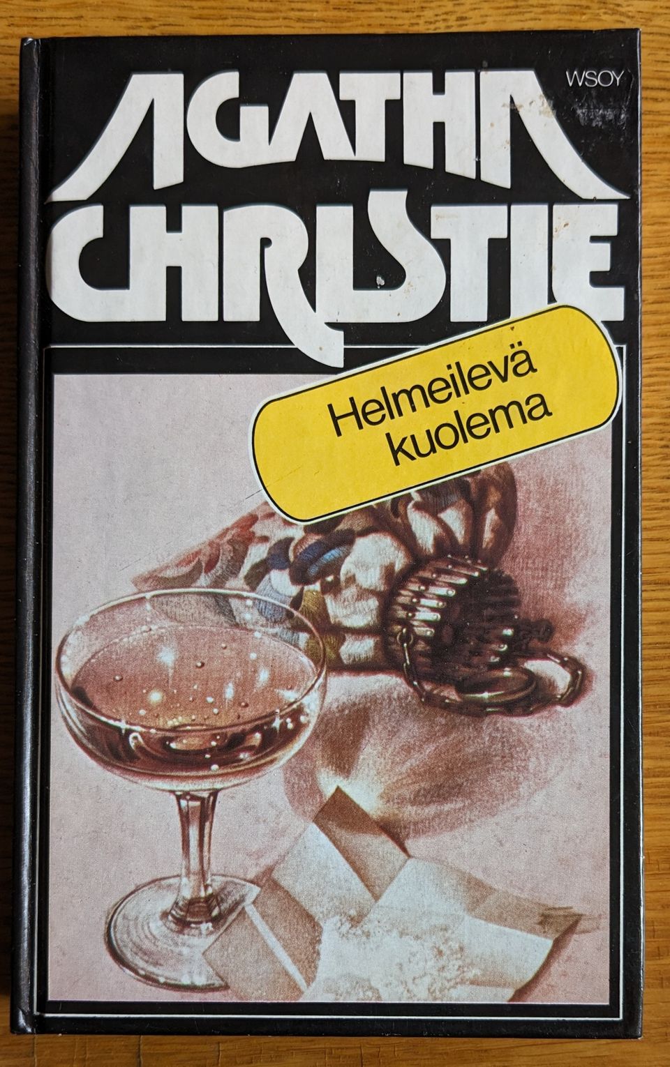 Agatha Christie, Helmeilevä kuolema