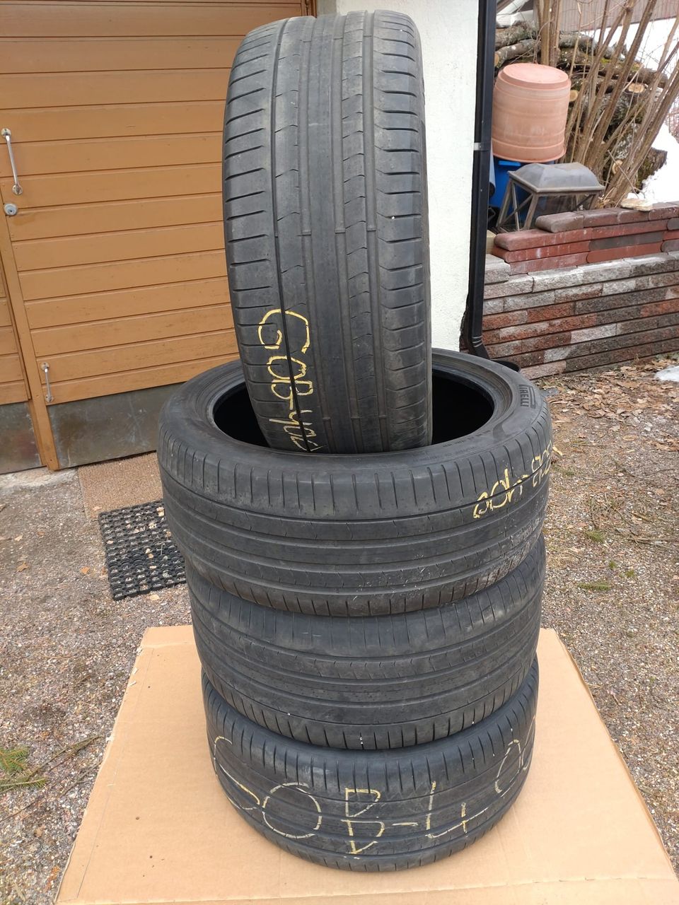 Pirelli P Zero 315/35R21