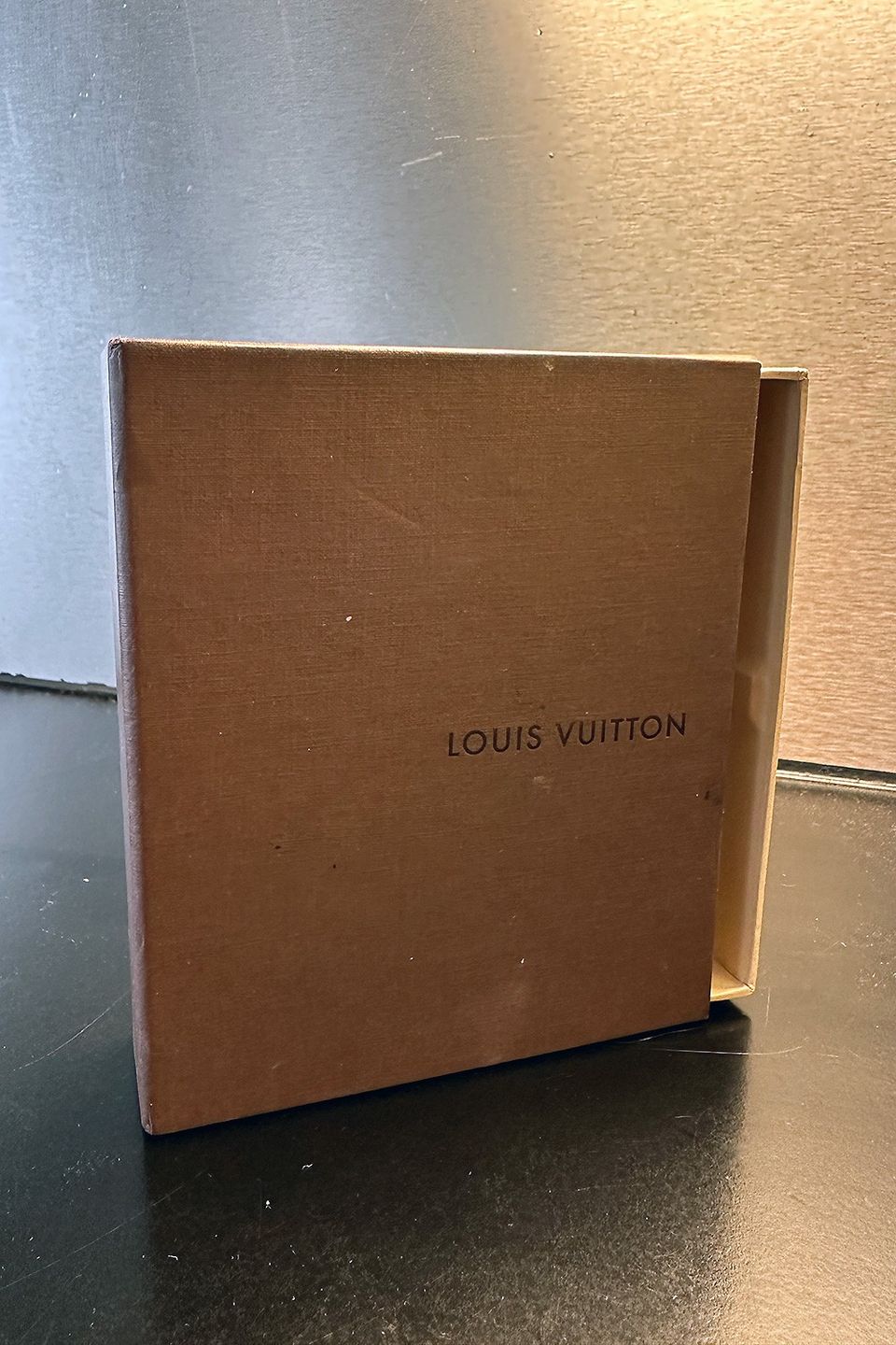Louis Vuitton laatikko: koko 12x15cm - aito ja alkuperäinen
