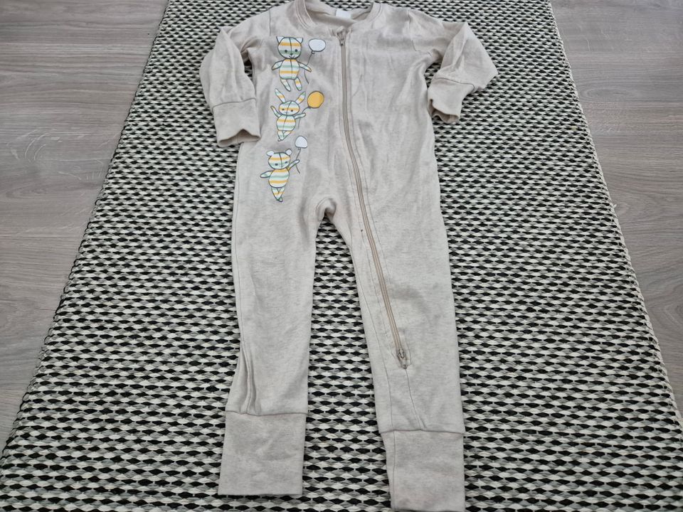 Nalle pyjama koko 92