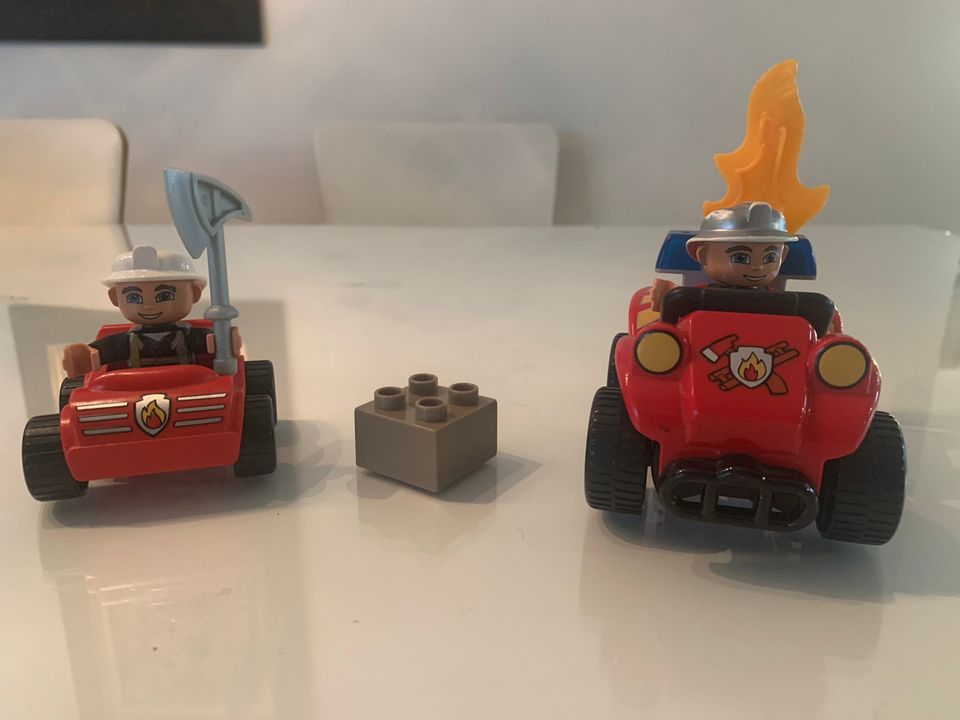 Duplo palokunta mönkijä ja auto