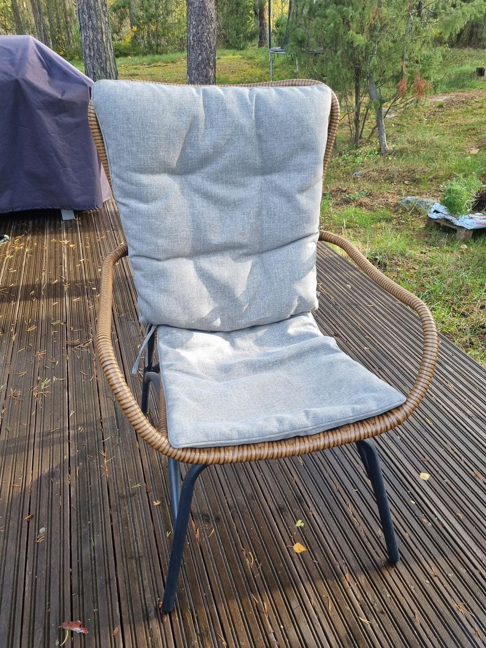 Tuoli polyrottinkia + pehmuste, korkea selkänoja