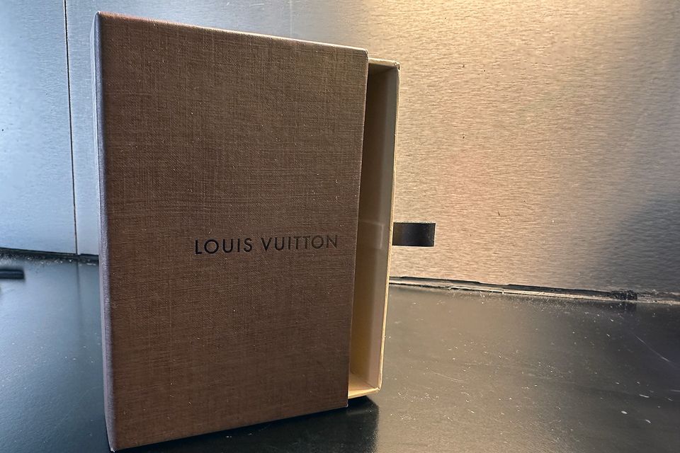Louis Vuitton laatikko: koko 9x13cm - aito ja alkuperäinen