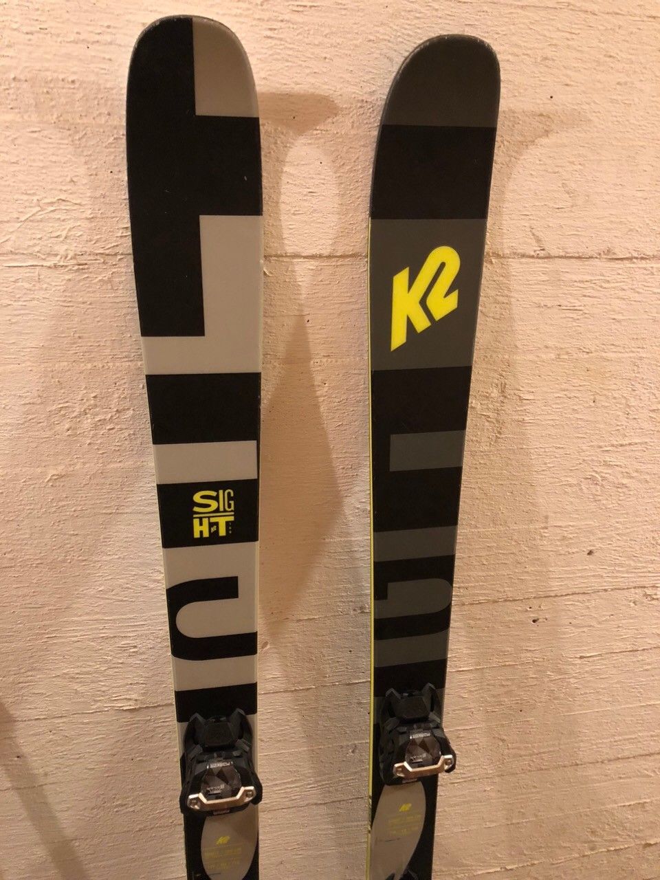 K2 Sight twintip -sukset ja Marker Squire 11 -side