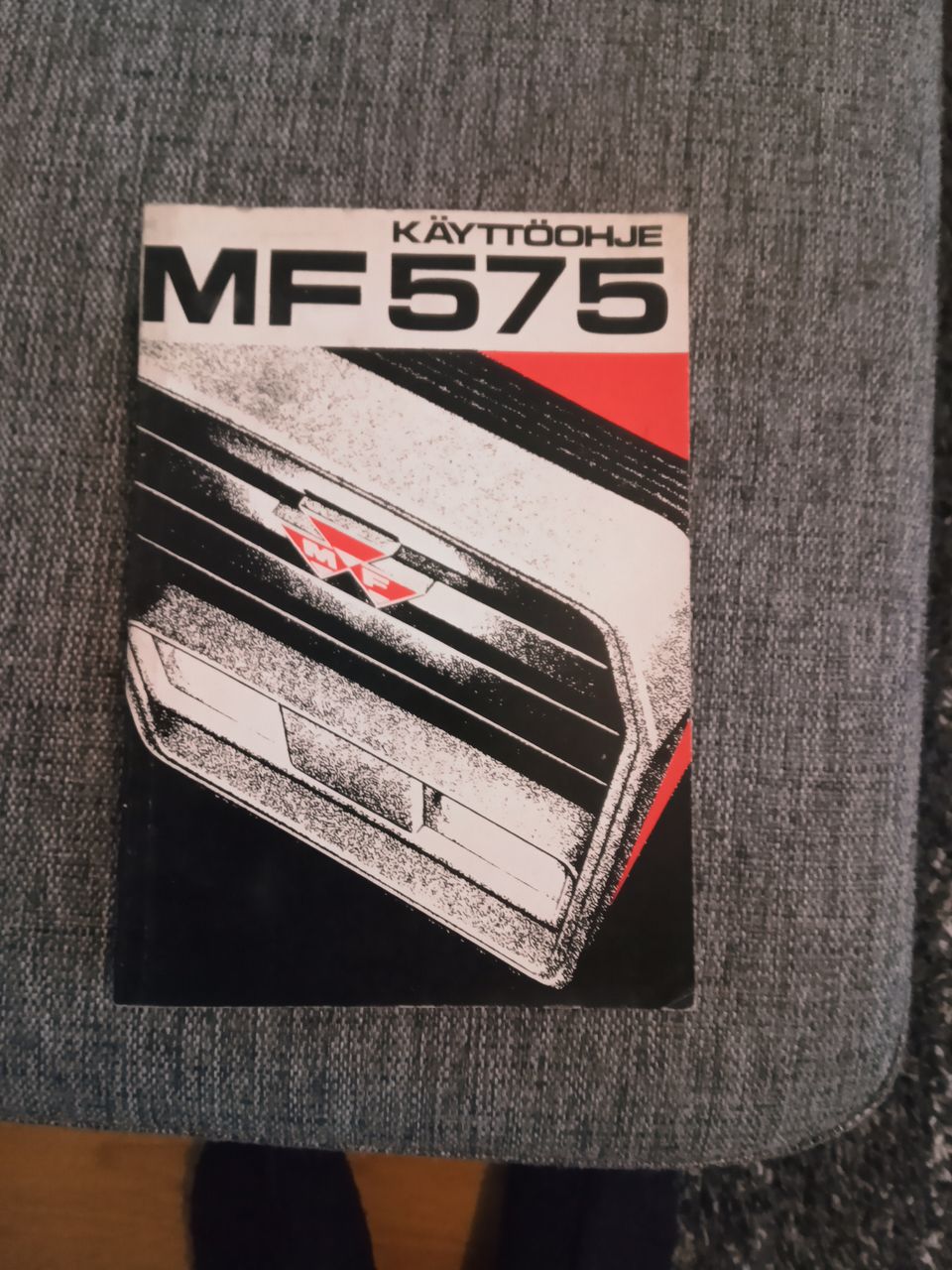 Ohjekirja MF 575