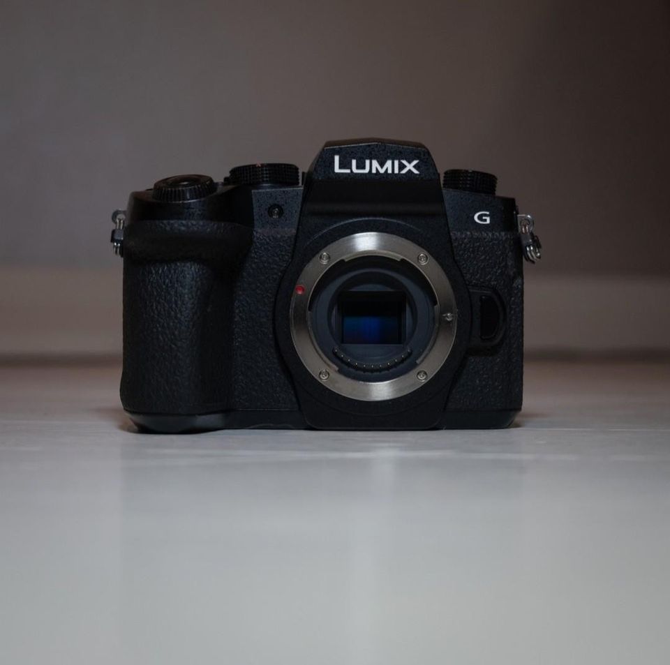 Lumix G90