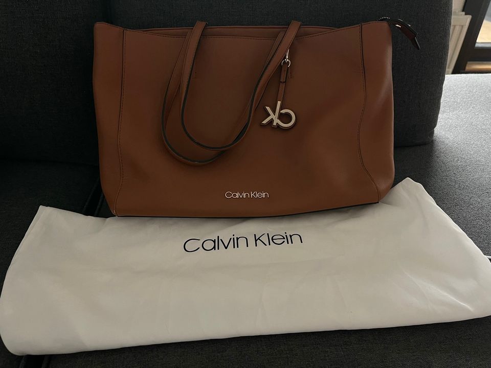 Calvin Klein laukku