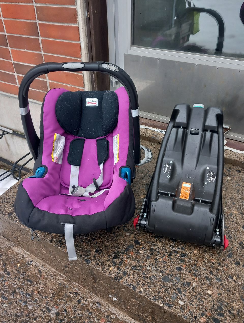 Turvakaukalo turvavyö/isofix kiinnityksellä