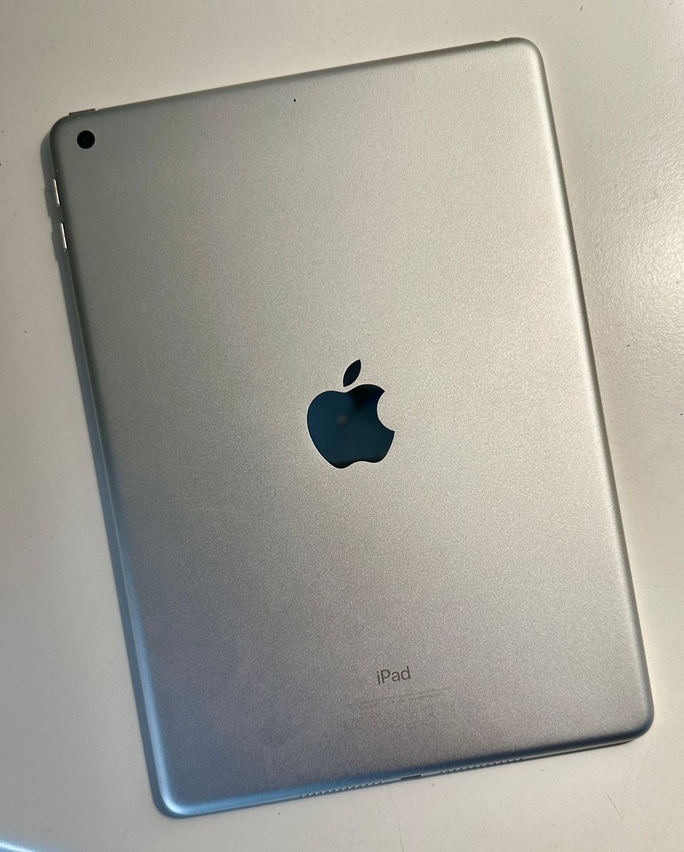 iPad 5gen 32 Gt täysin naarmuton