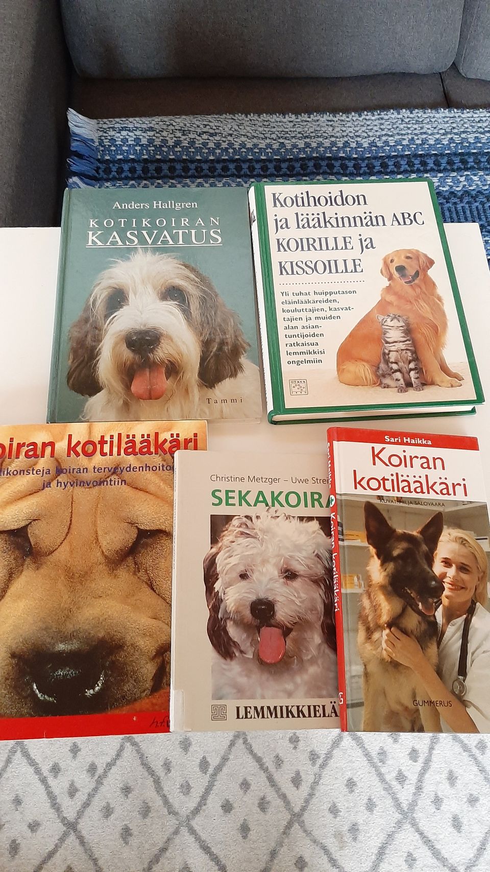 Koiran terveys- ja hoito-ohje kirjoja 5 kpl
