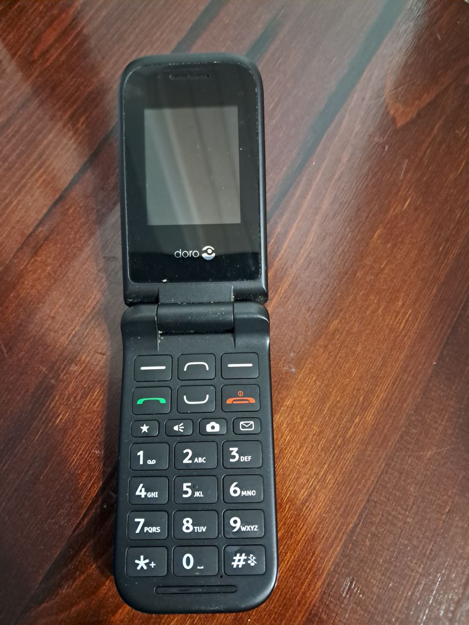 Doro PhoneEasy 609 simpukkapuhelin