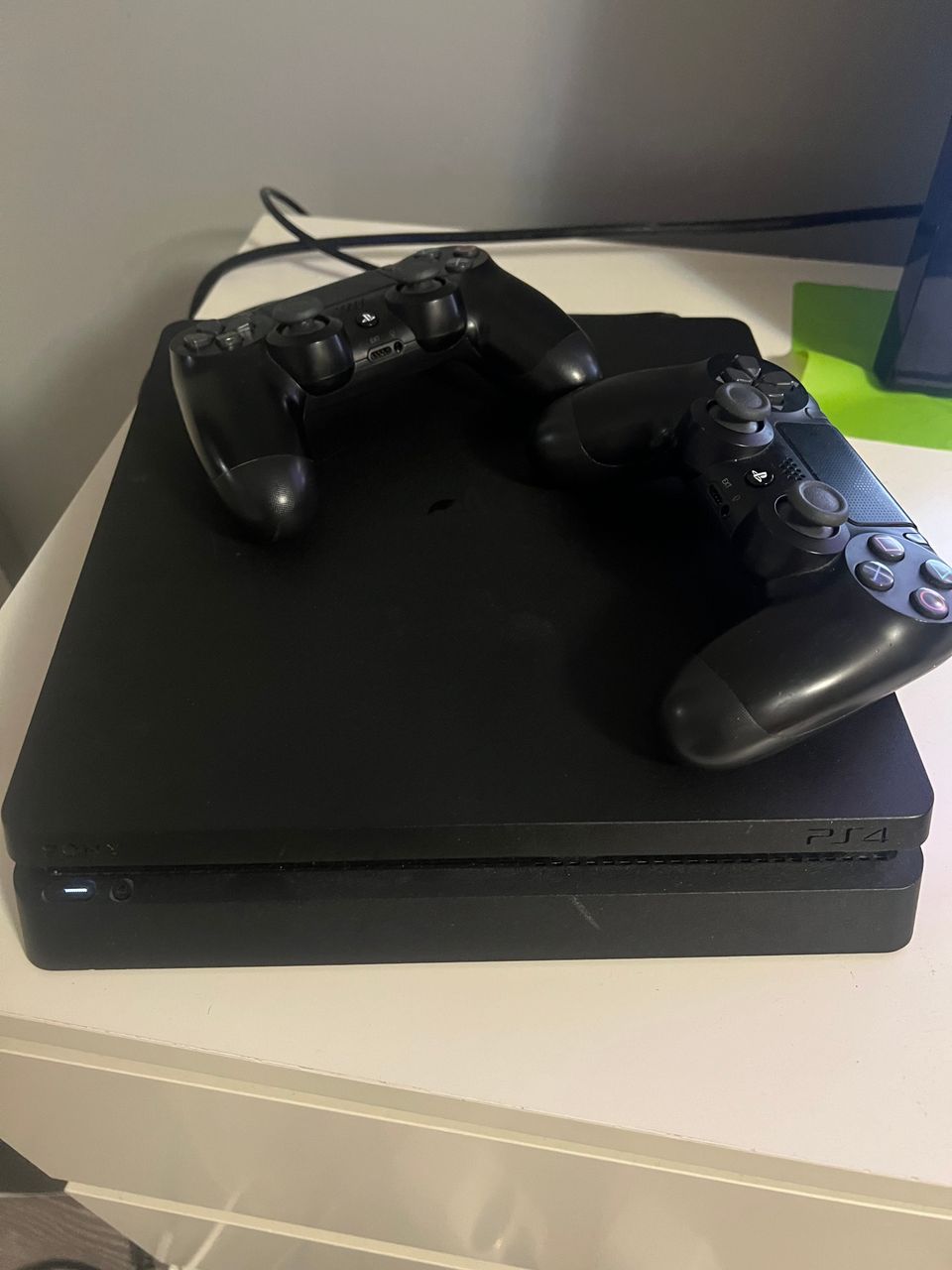 Myydään todellä hyväkuntoinen PS4 isolla muistilla!