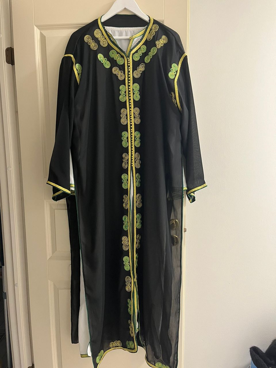 Käyttämätön mekko marokosta