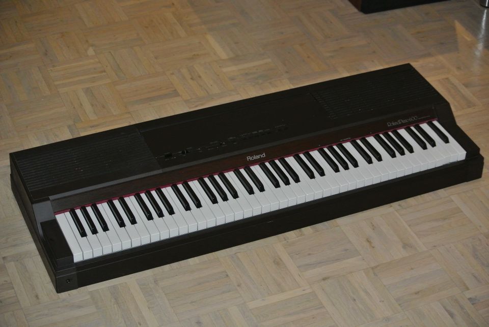 Digipiano Roland digitaali piano ammatti sähköurut painava ja iso laite