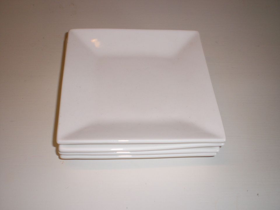 Valkoinen neliö lautanen 16x16cm 4kpl