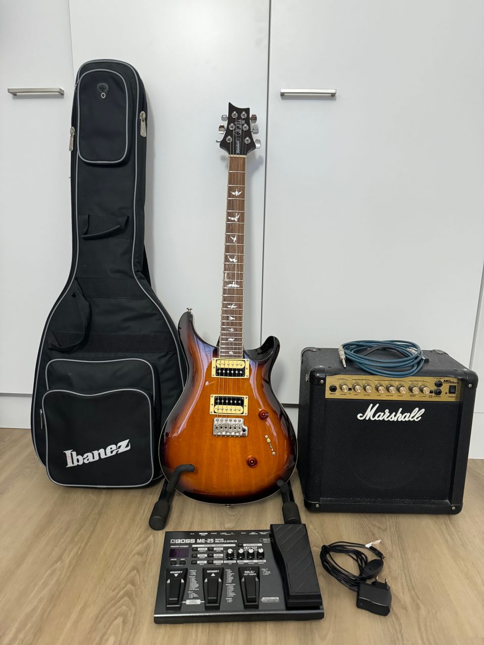 Eletric guitar and speaker set