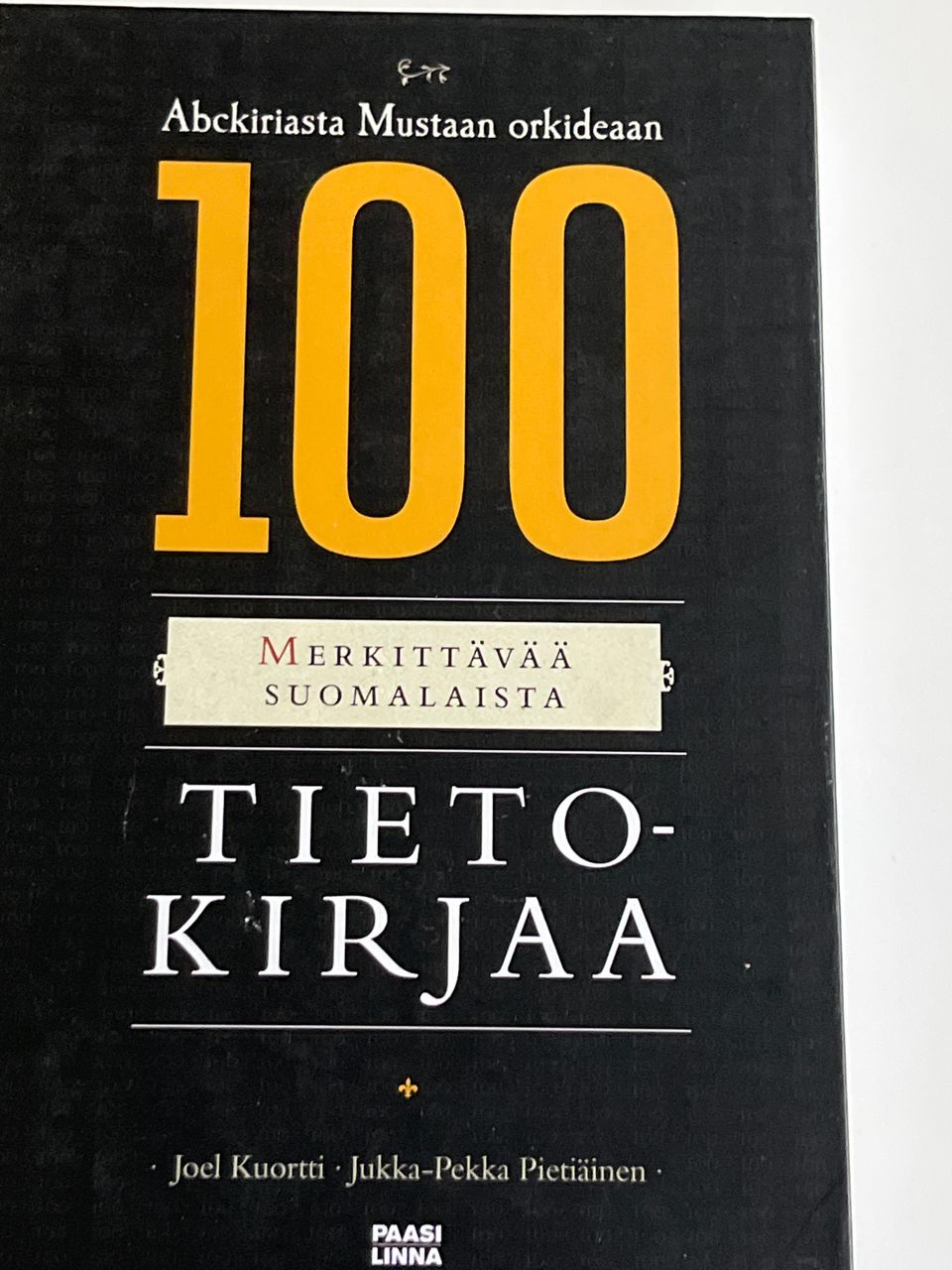 100 merkittävää suomalaista  tietokirja