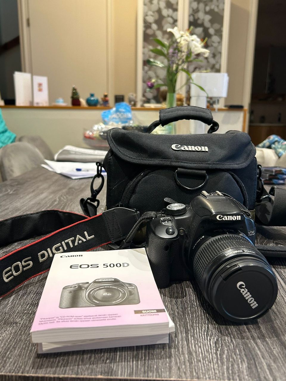 Canon EOS 500D ja EF-S 18-55mm f/3.5-5.6IS objektiivi