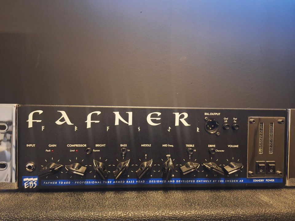 Fafner TD-600 bassovahvistin ja Ampeg SVT-410
