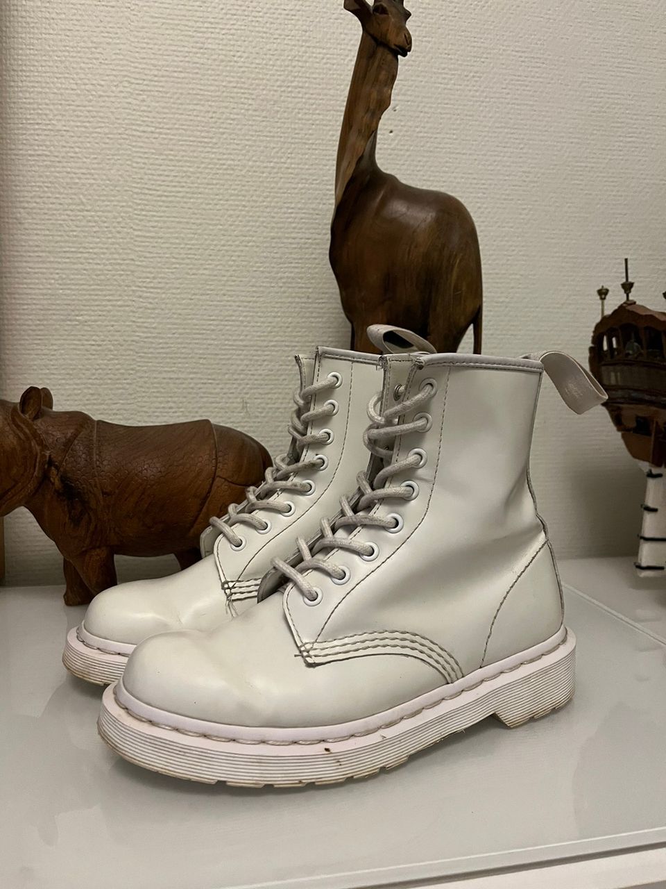 Valkoiset dr Martens kengät 37 (mmm)