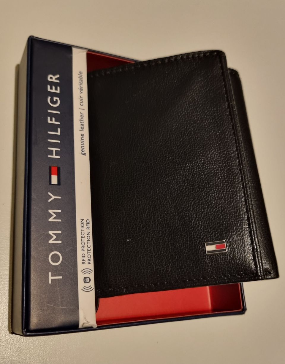 Tommy Hilfiger lompakko