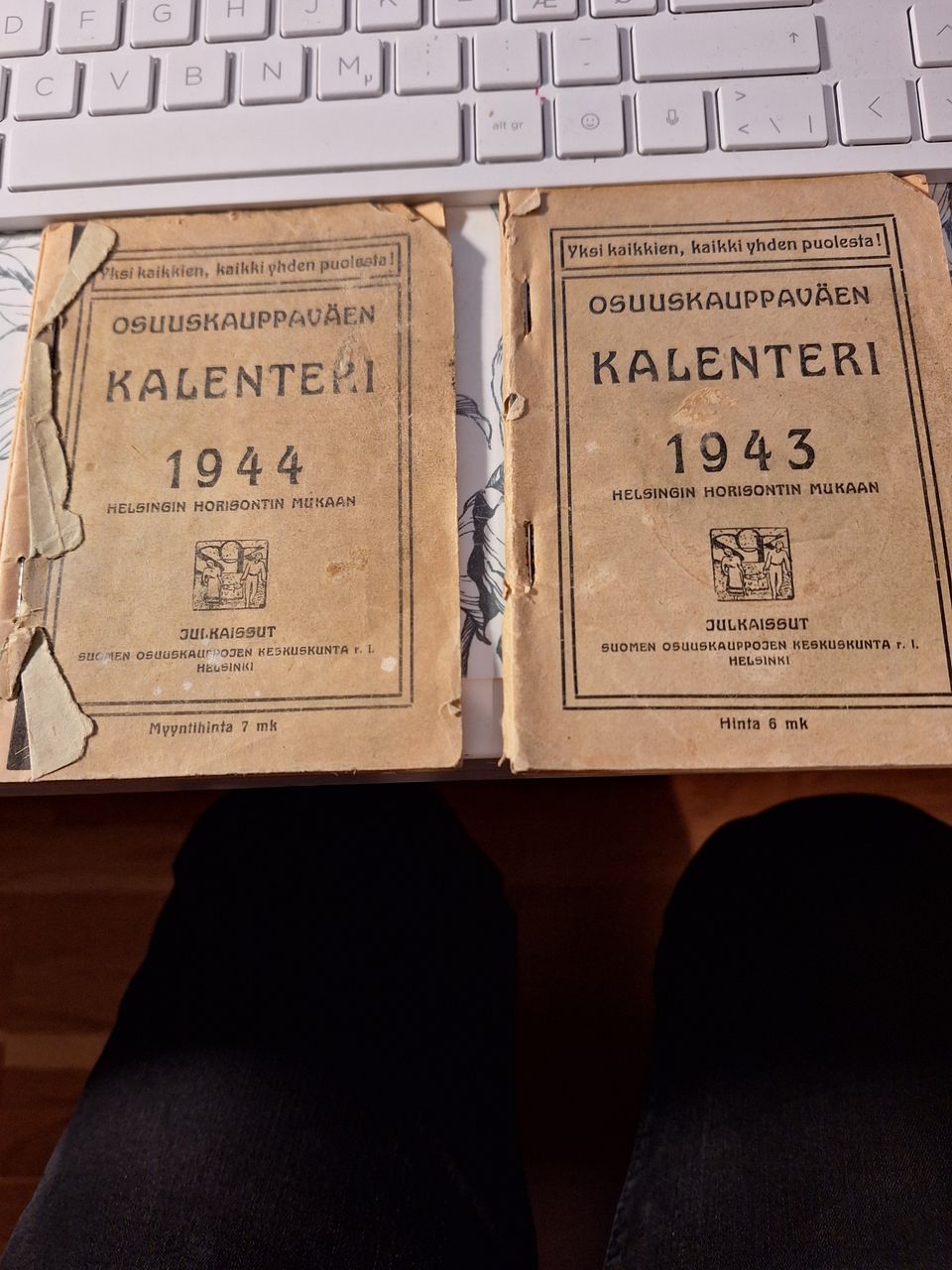 Osuuskauppaväen kalenterit v. 1943 ja 1944