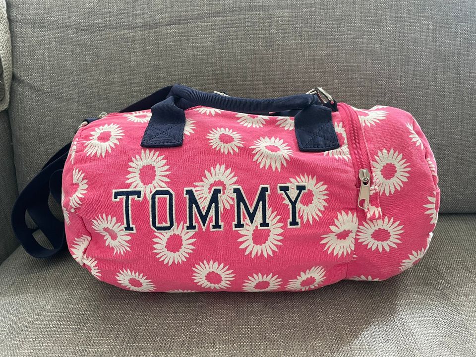 Tommy Hilfiger duffel laukku