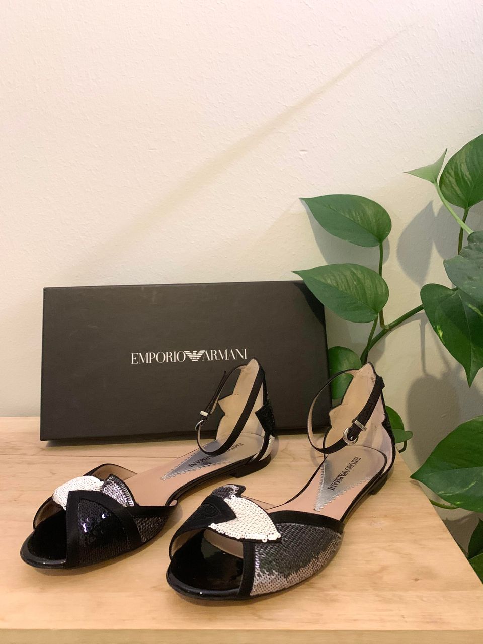 Käyttämättömät Armanin naisten kengät