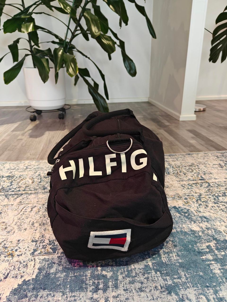 Tommy Hilfiger putkikassi