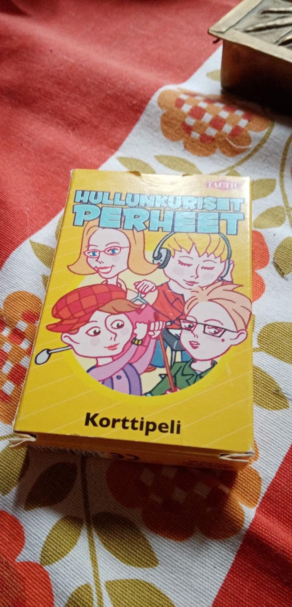 Hullunkuriset perheet korttipeli