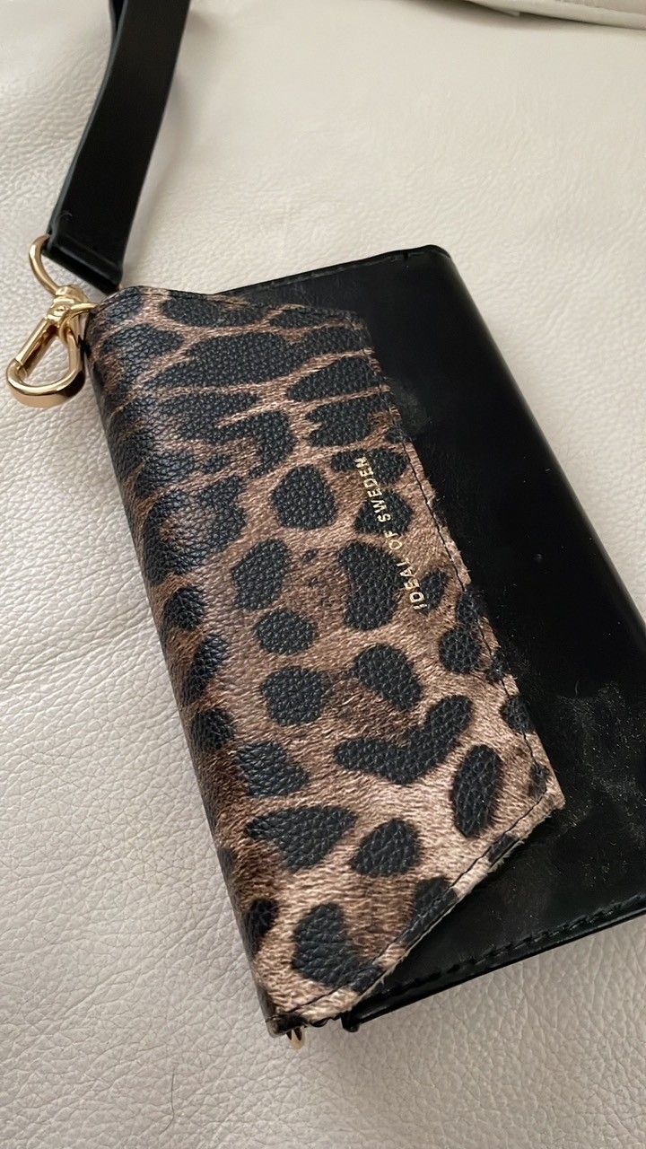 iDeal Of Sweden Cassette Clutch iPhone 13P Midnight Leopard