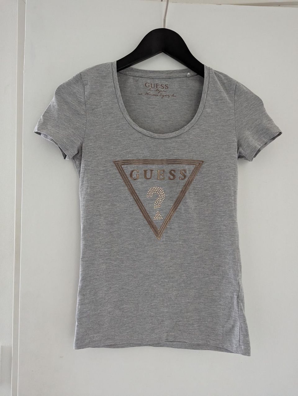 Guess logo t-paita