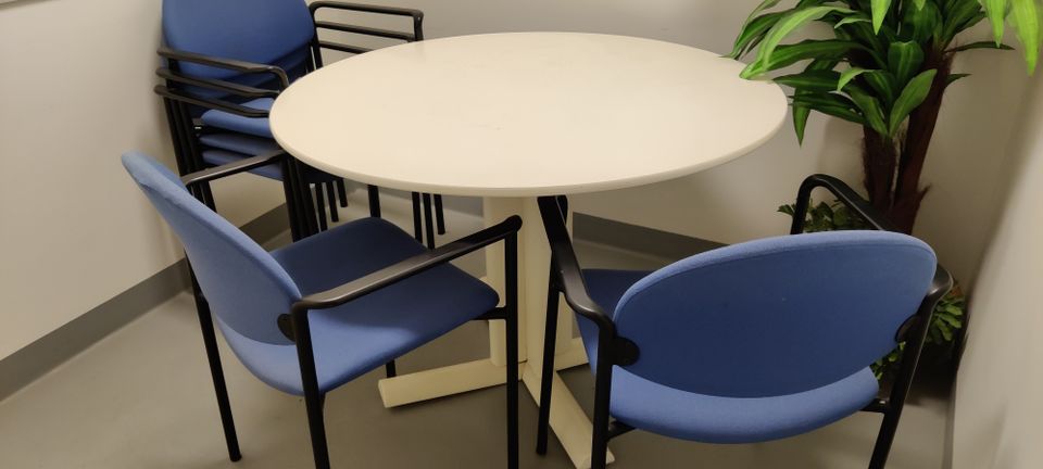 Pöytä+5 tuolia