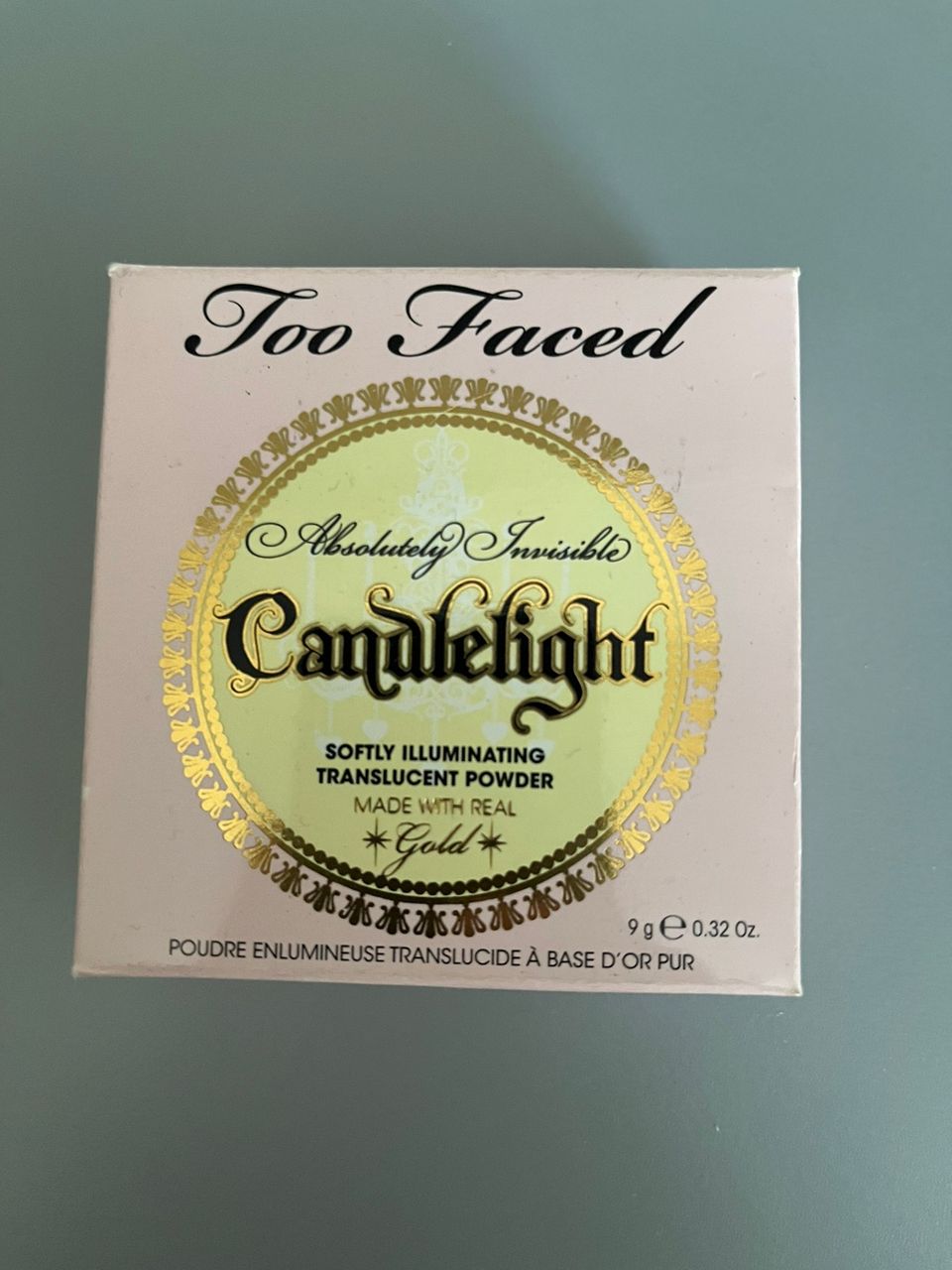 Too Faced Candle Light korostuspuuteri