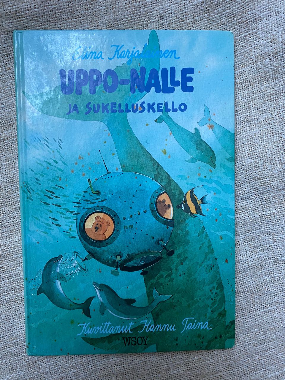 Uppo-Nalle ja sukelluskello -kirja vuodelta 1994,  Elina Karjalainen