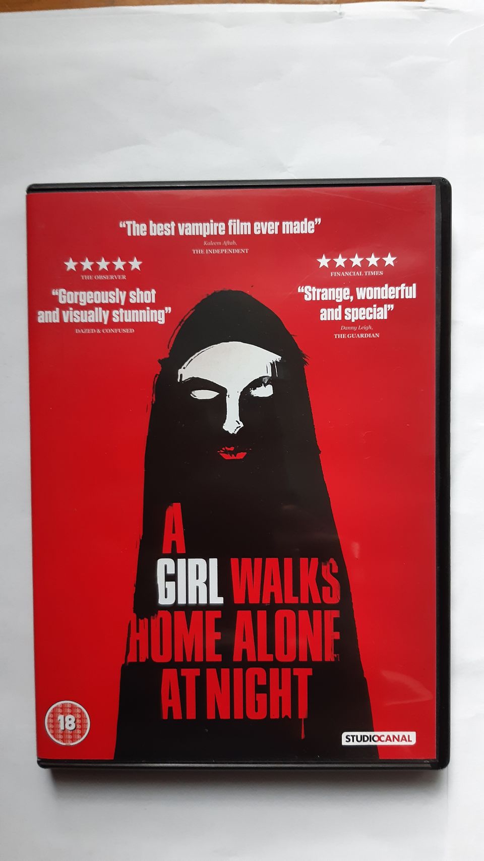 A Girl Walks Home Alone At Night -dvd.