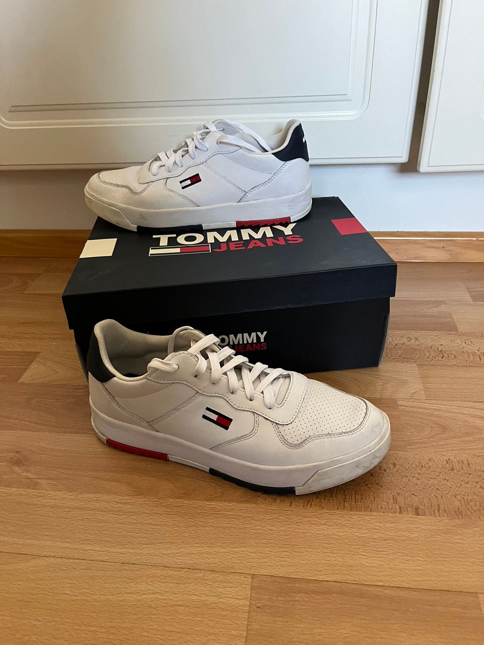 Tommy Hilfiger kengät 40