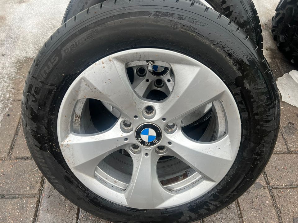 Alkuperäiset BMW 16” 5x120 jaolla olevat vanteet hyvillä renkailla
