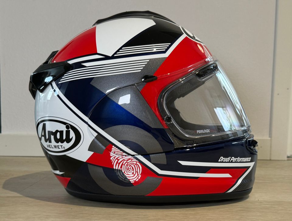 Arai Chaser-X kypärä ja Cardo Freecom 2+